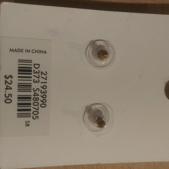 Loft floral post earrings - Picture 2 of 2